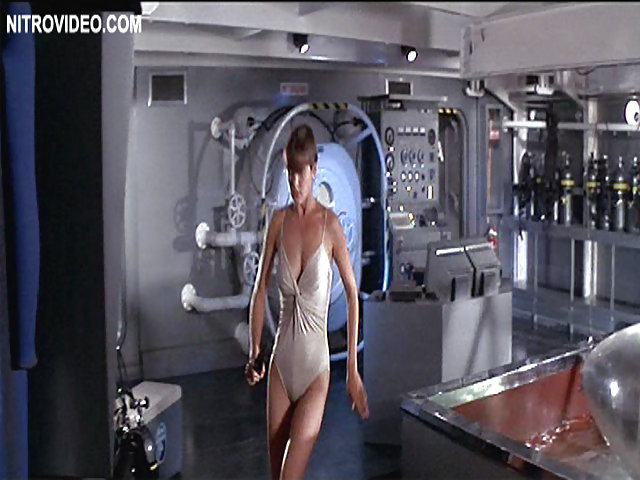 Carey Lowell nude or sexy in Licence to Kill - Video Clip #04.