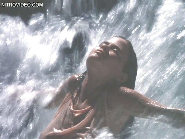 Leslie Graves nude or sexy in Piranha II: The Spawning - Video Clip #05.